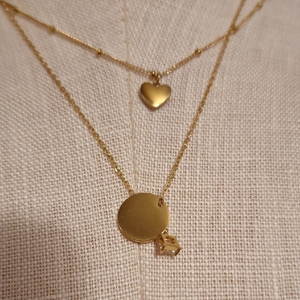 Elegant Gold Layered Necklace Set - Picture 4 of 5